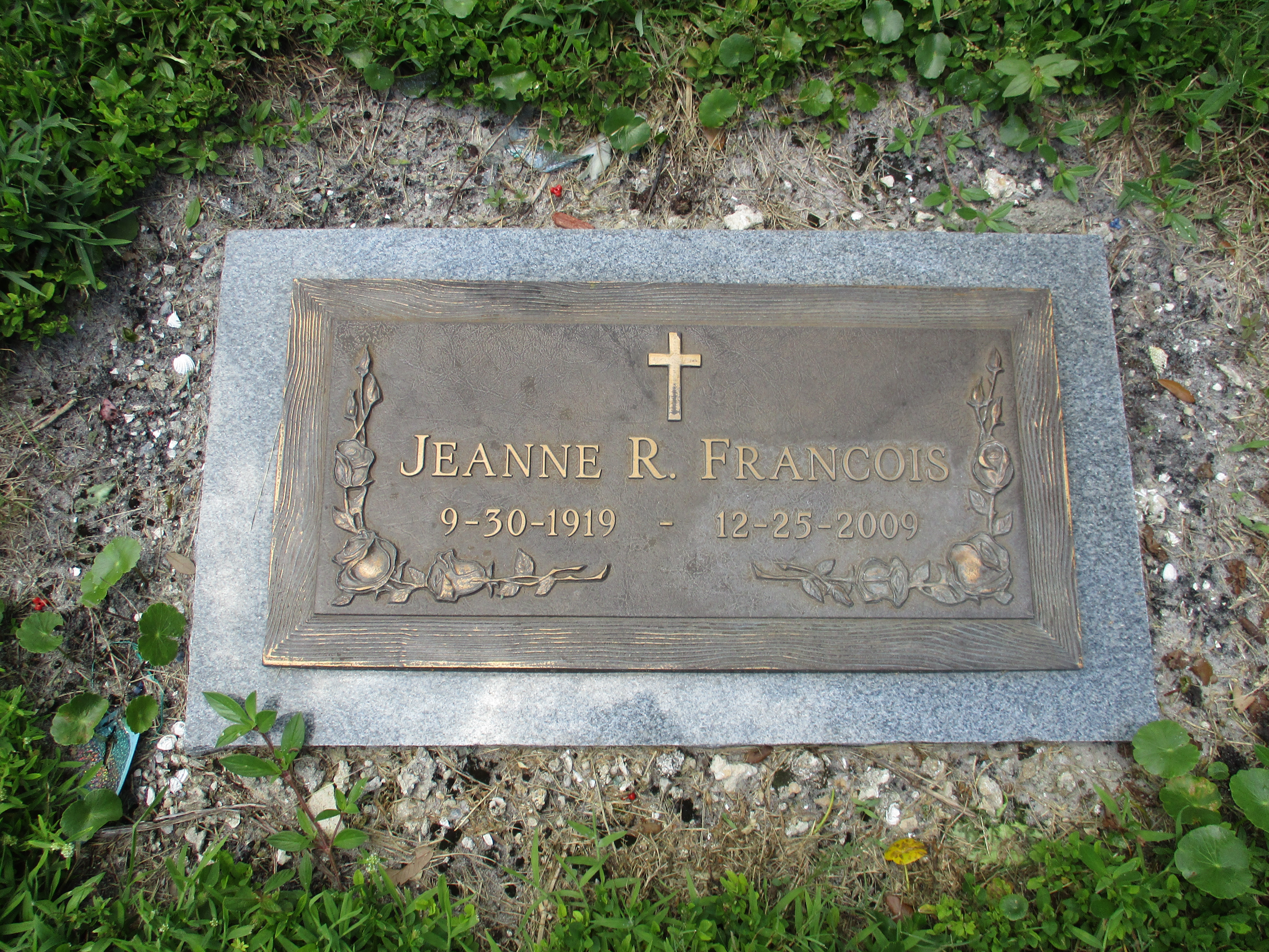 Jeanne R Francois