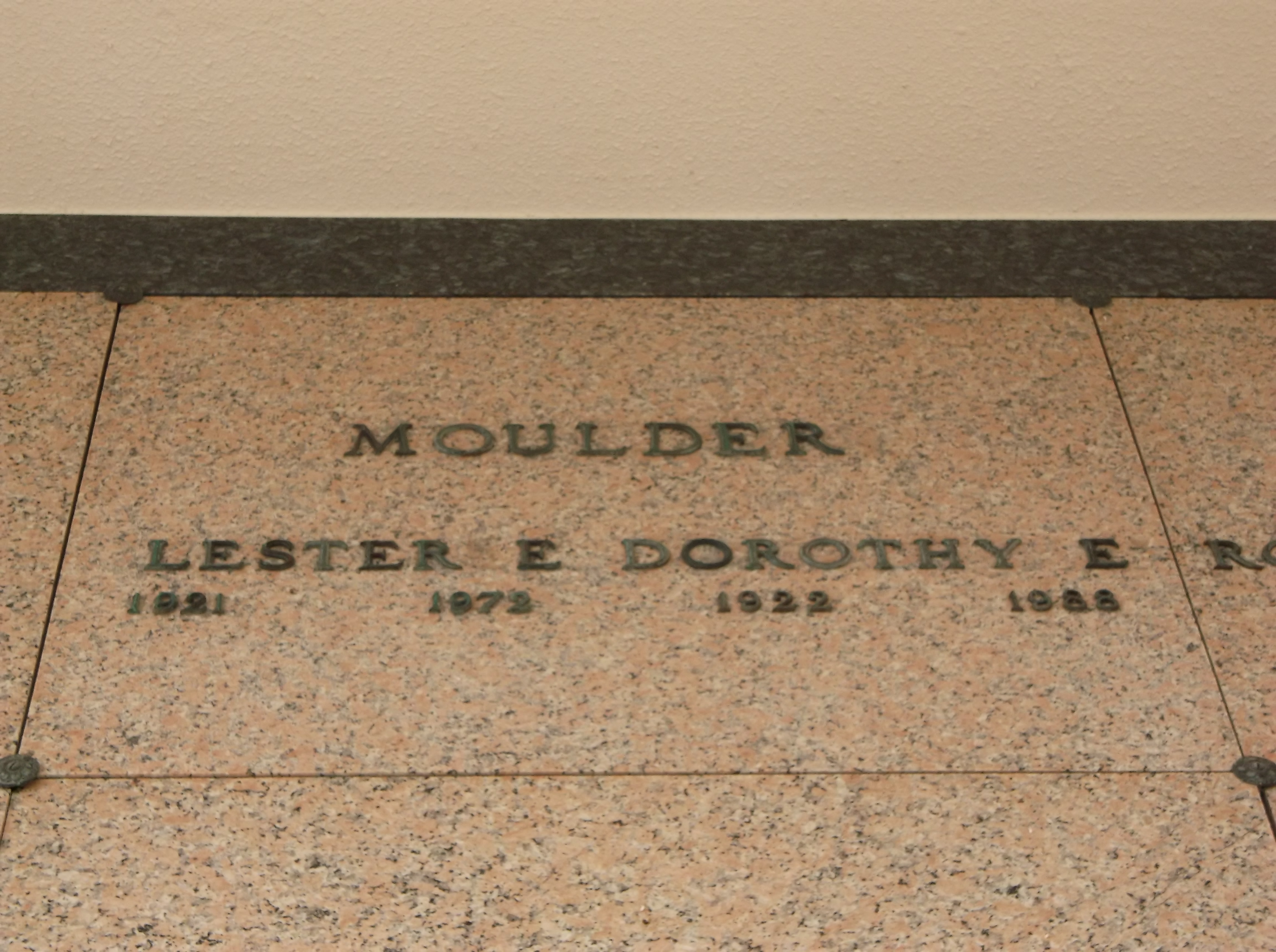 Dorothy E Moulder