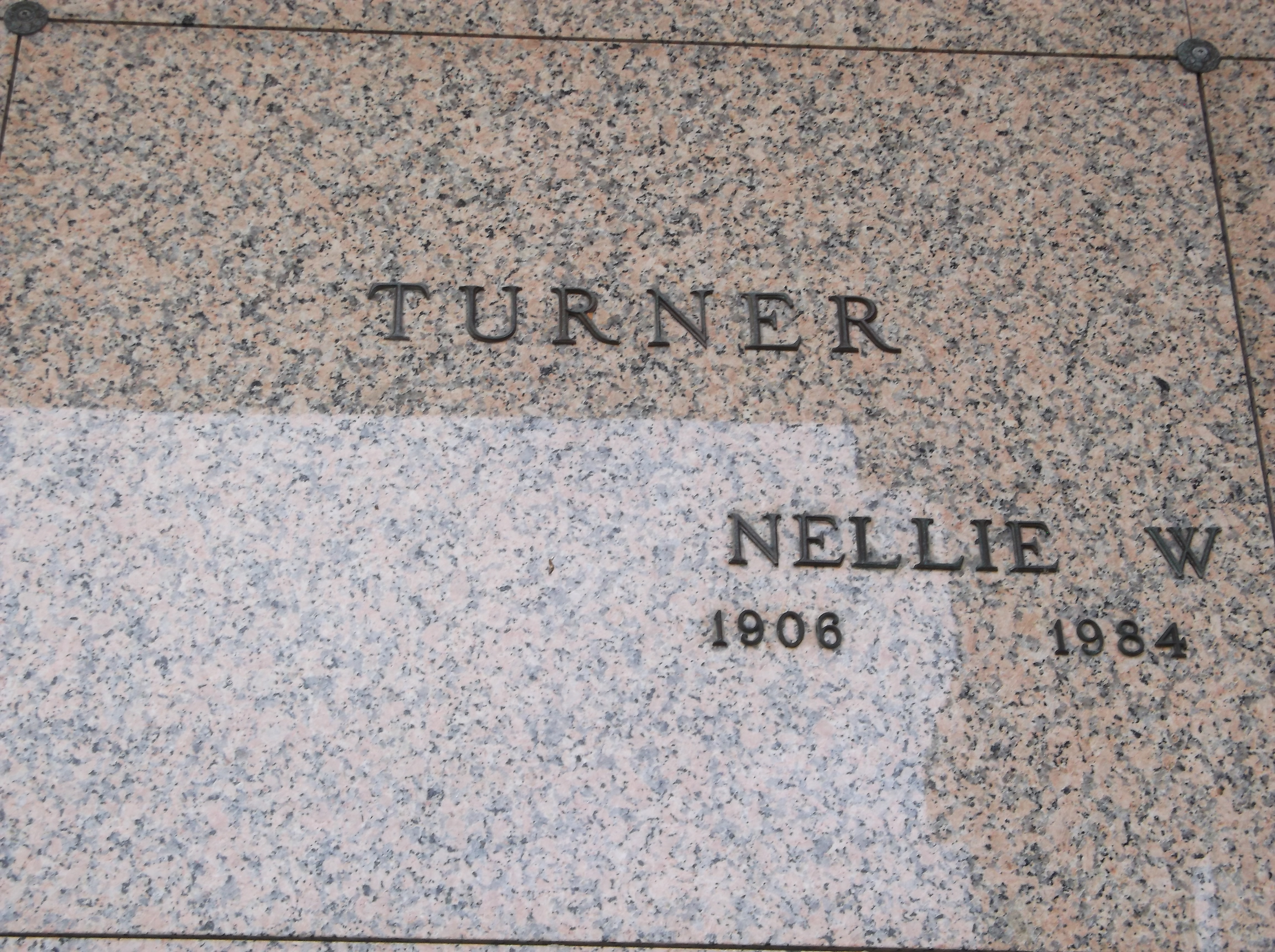 Nellie W Turner
