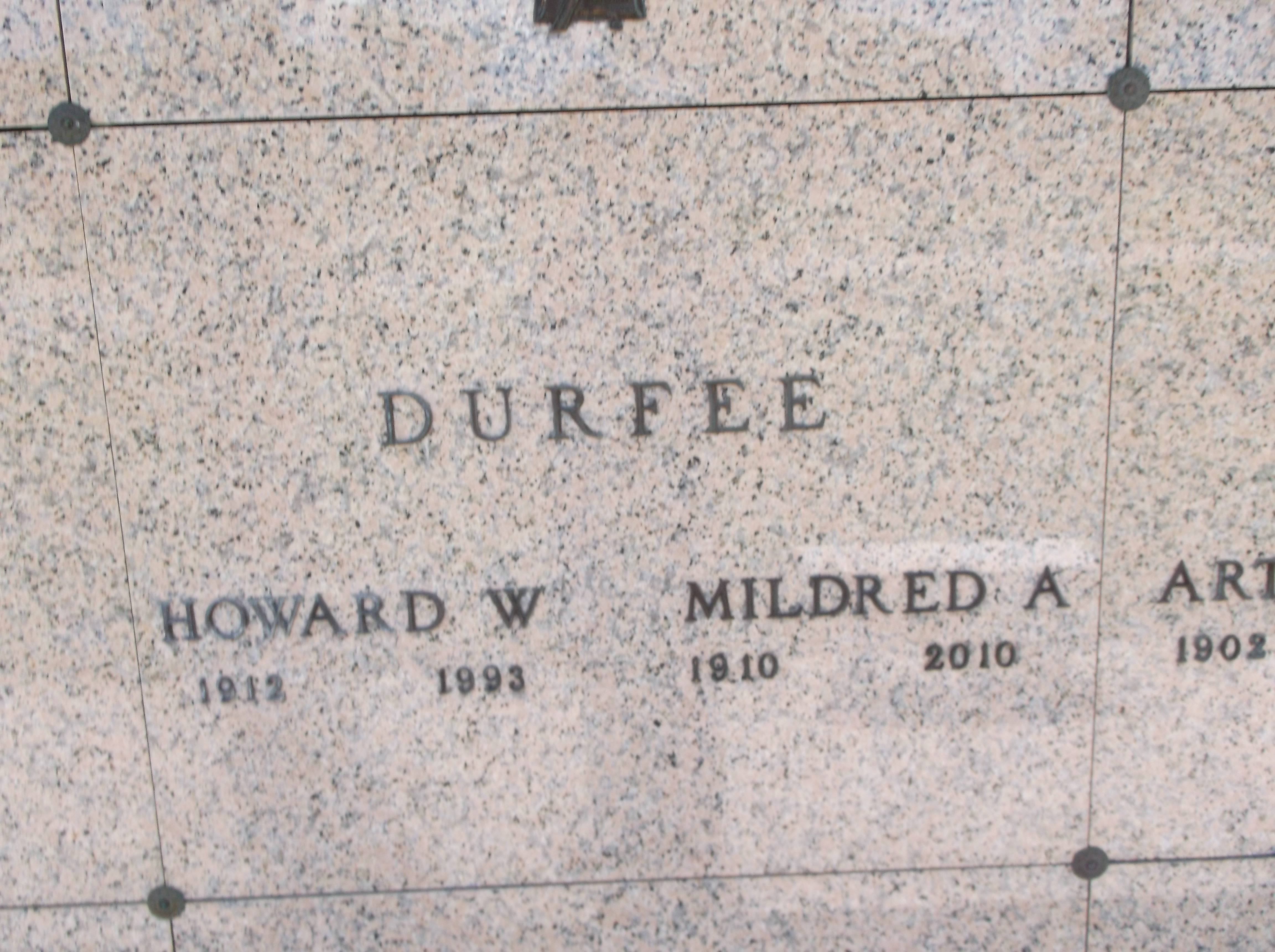 Howard W Durfee