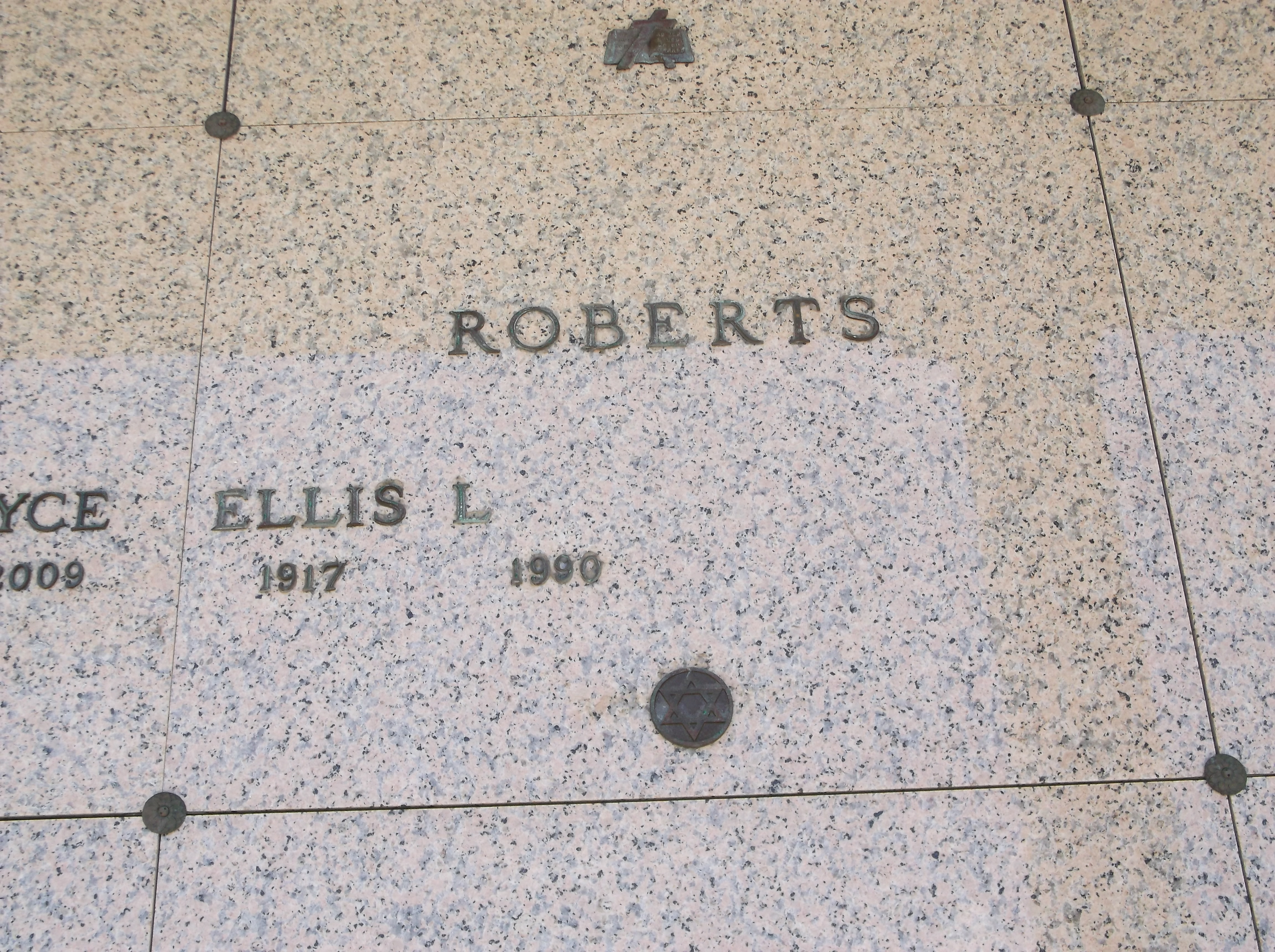 Ellis L Roberts