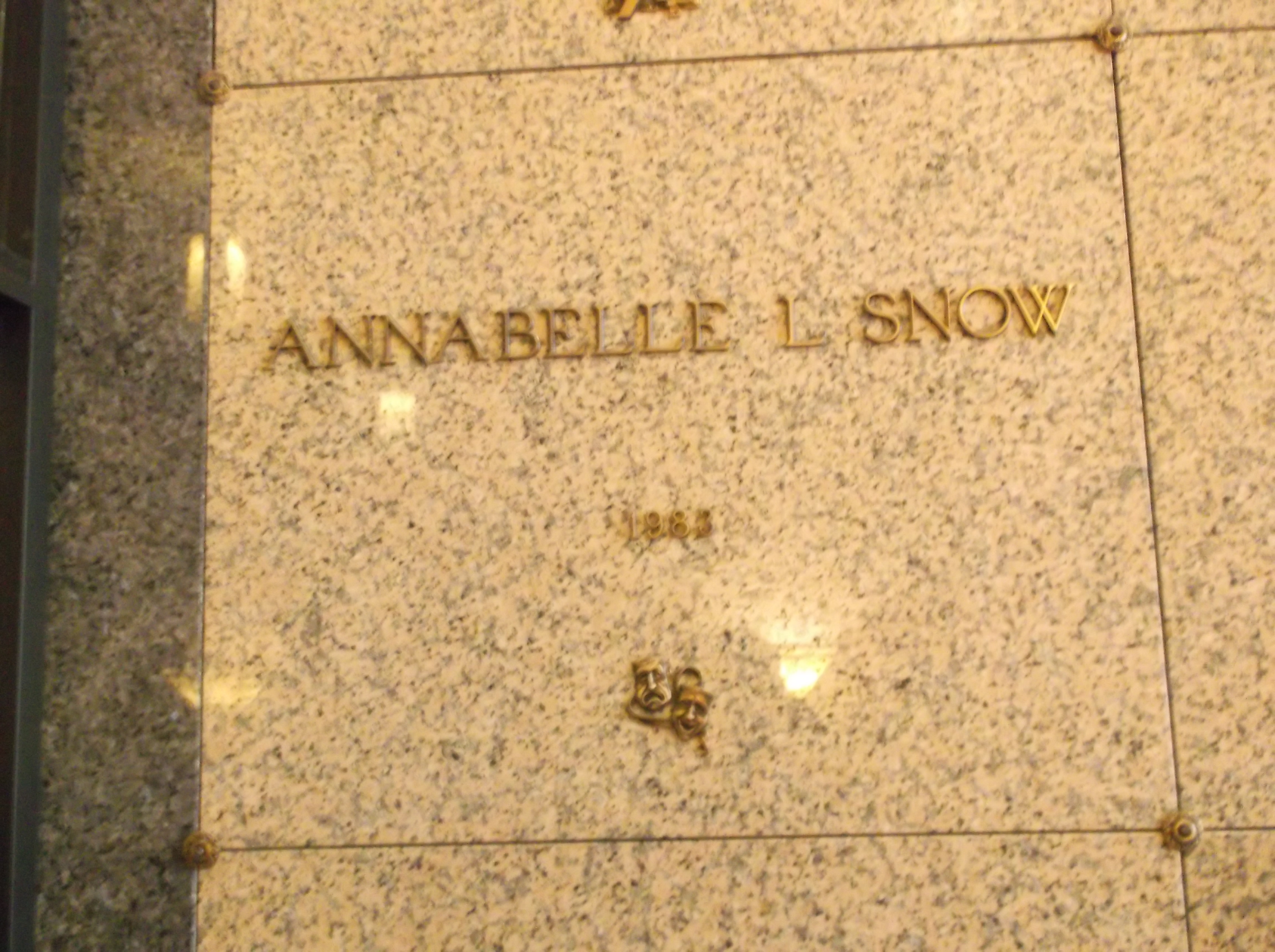 Annabelle L Snow