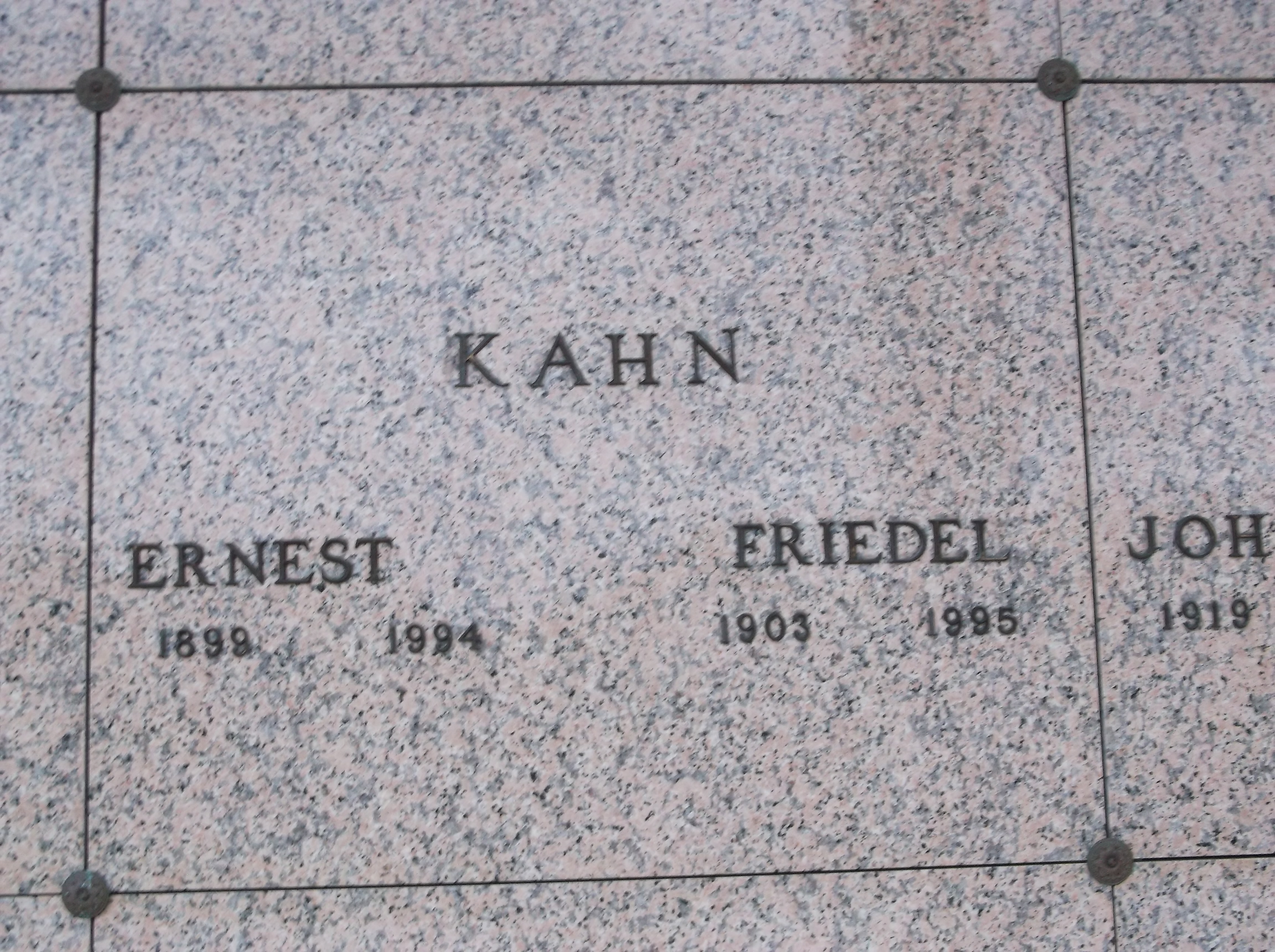 Ernest Kahn