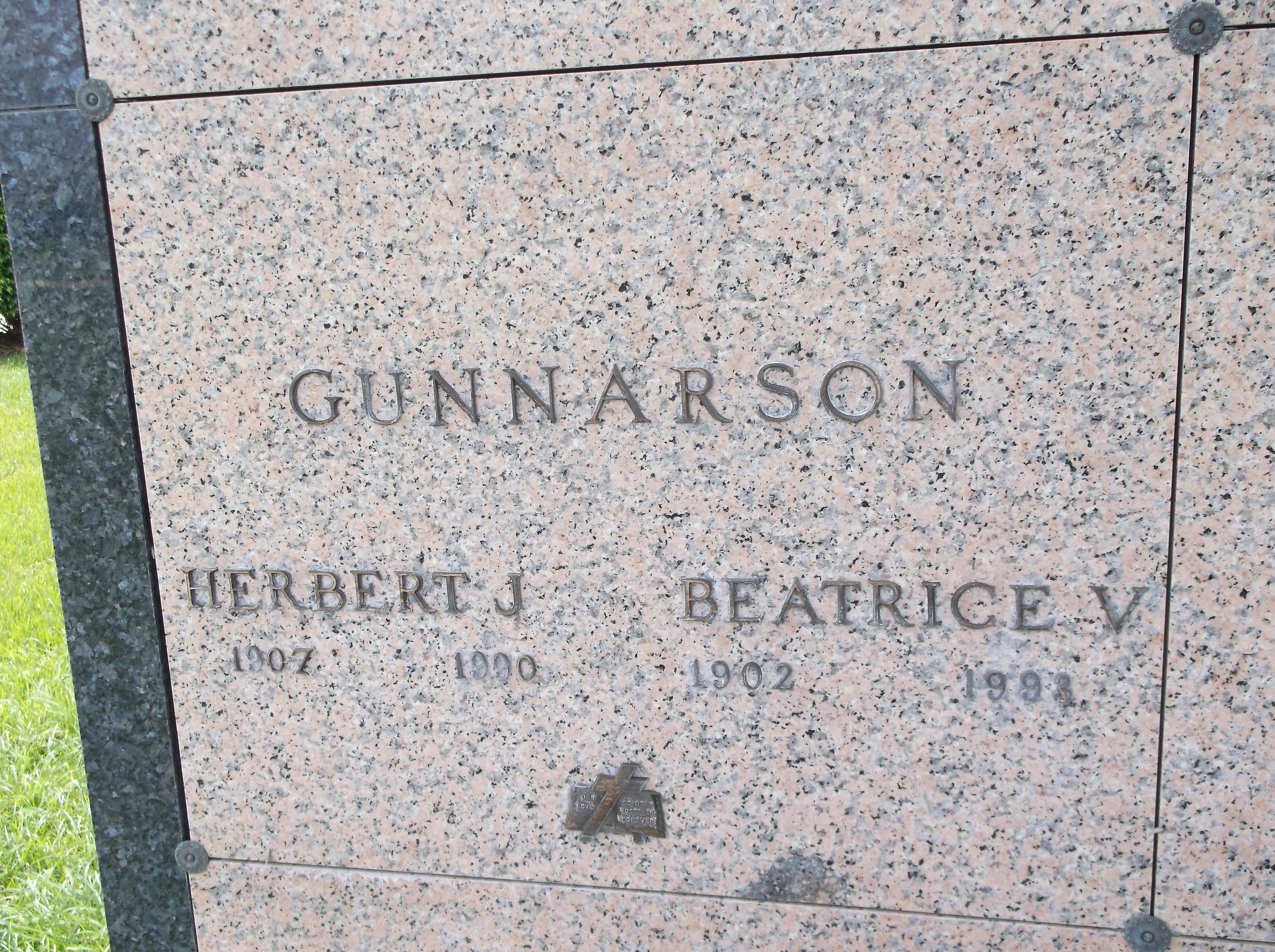 Beatrice V Gunnarson