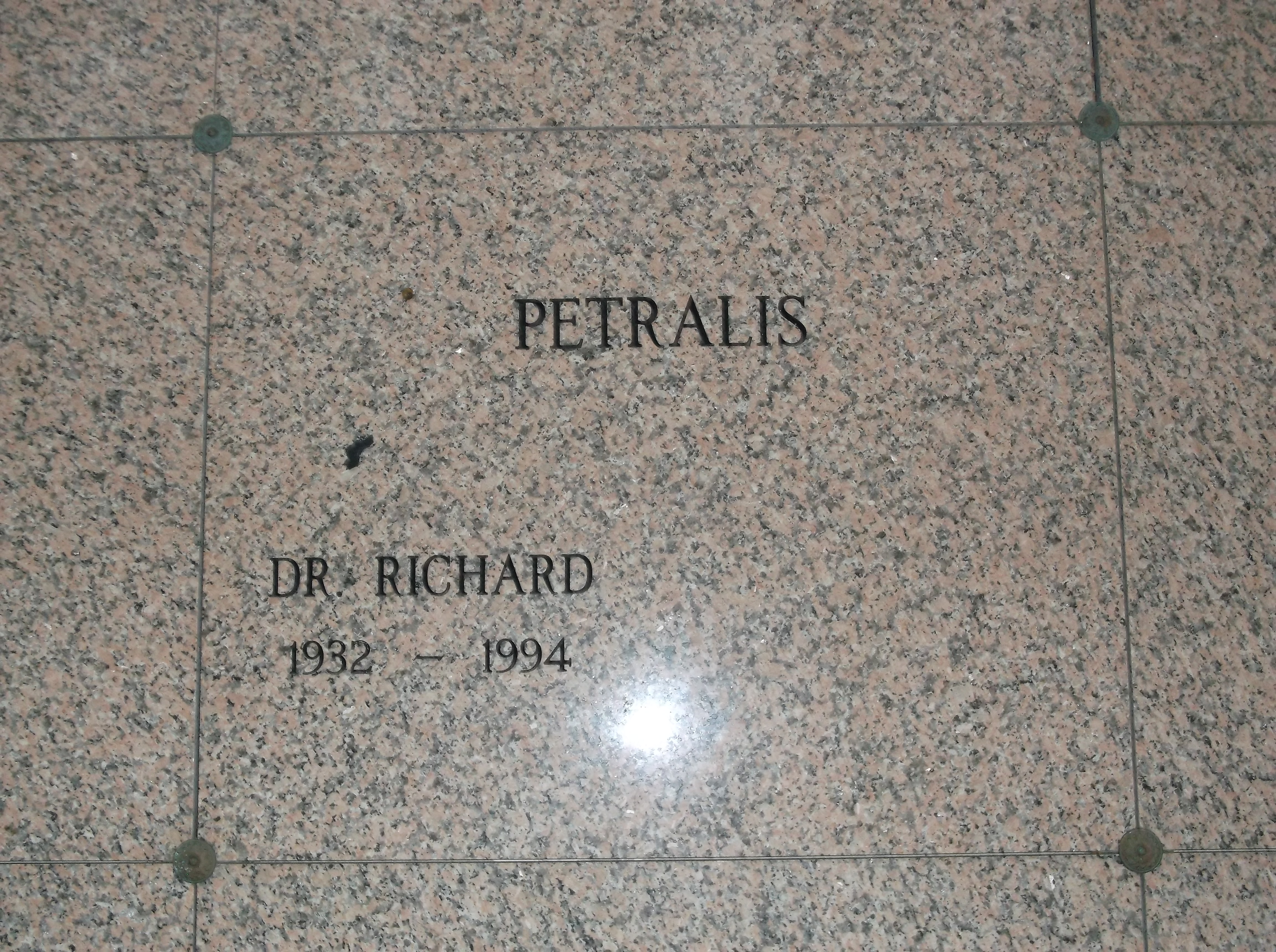 Dr Richard Petralis