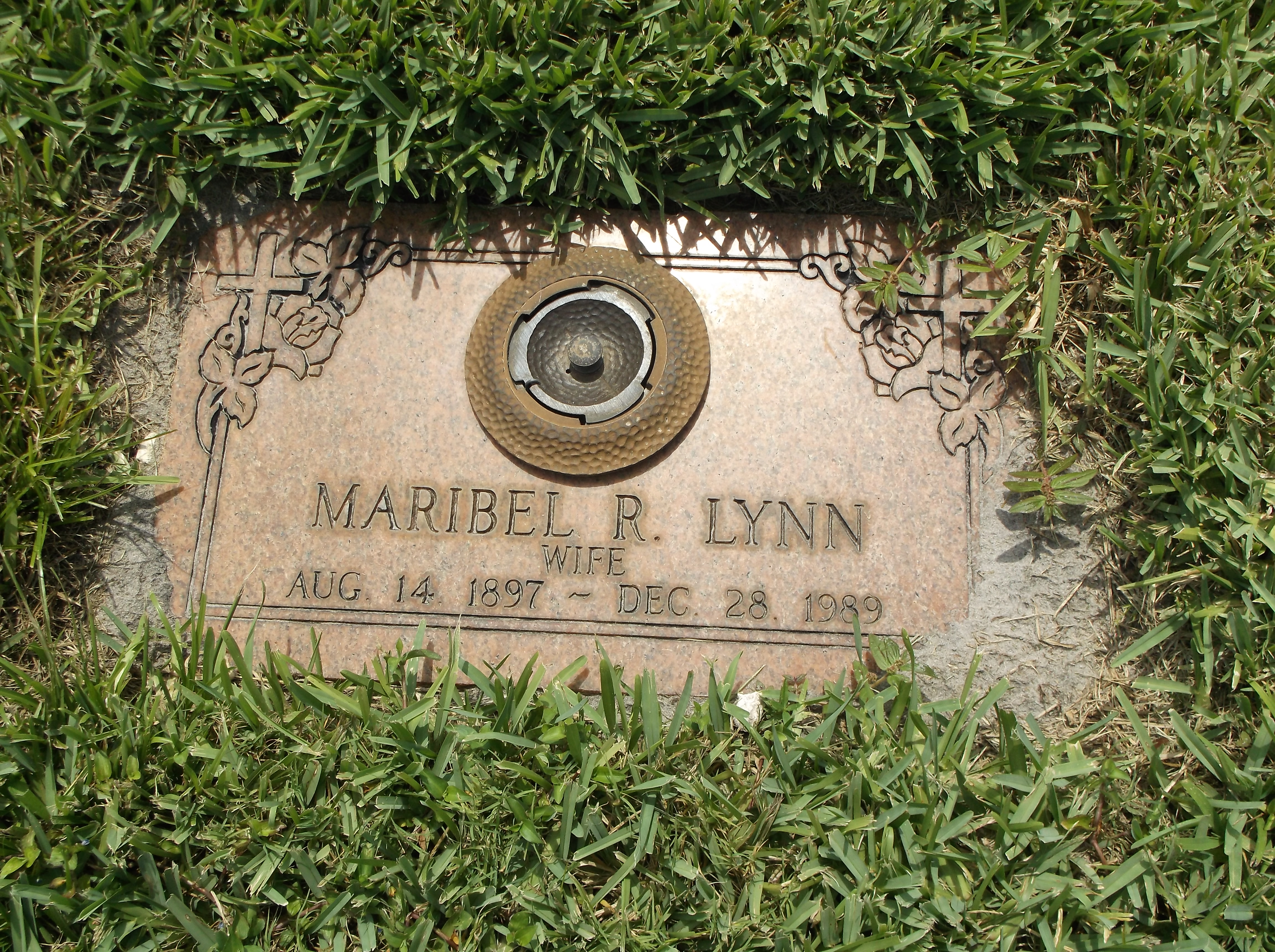 Maribel R Lynn