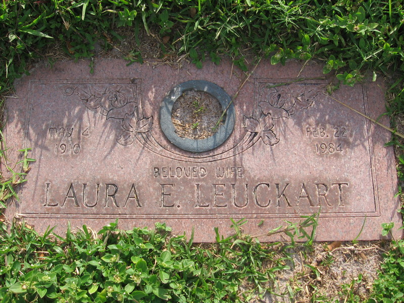 Laura E Leuckart