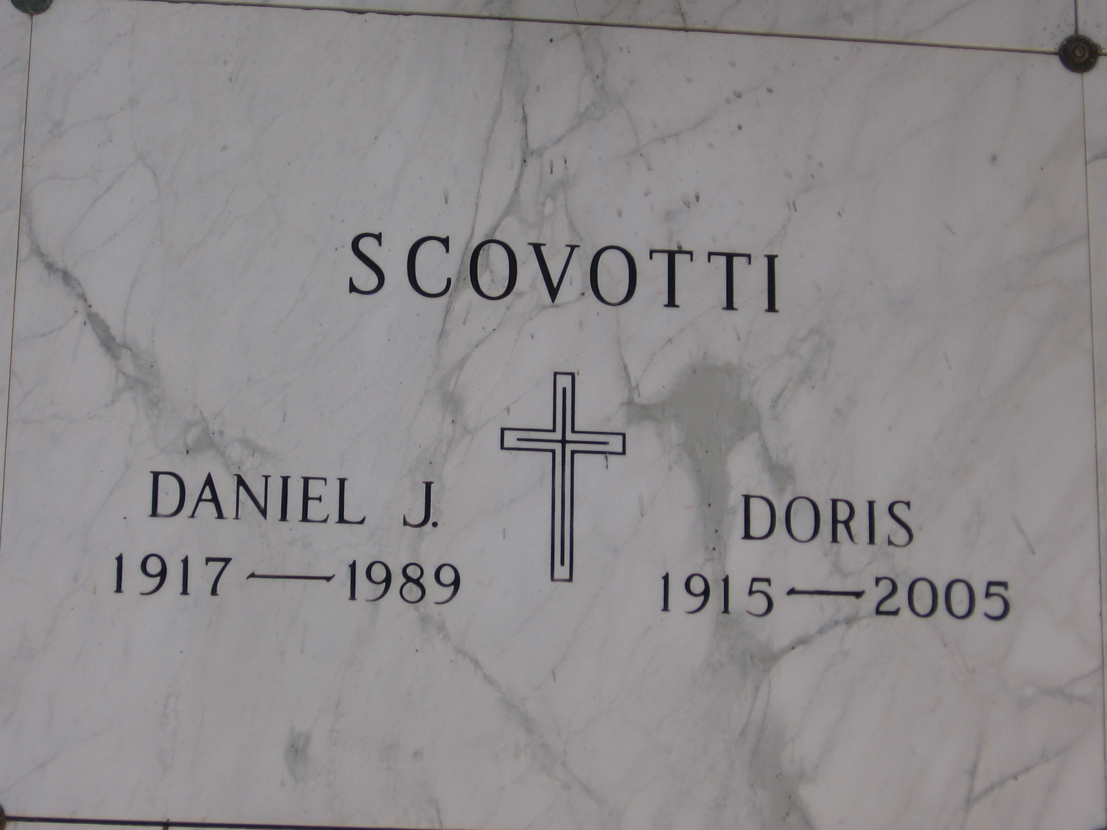 Daniel J Scovotti