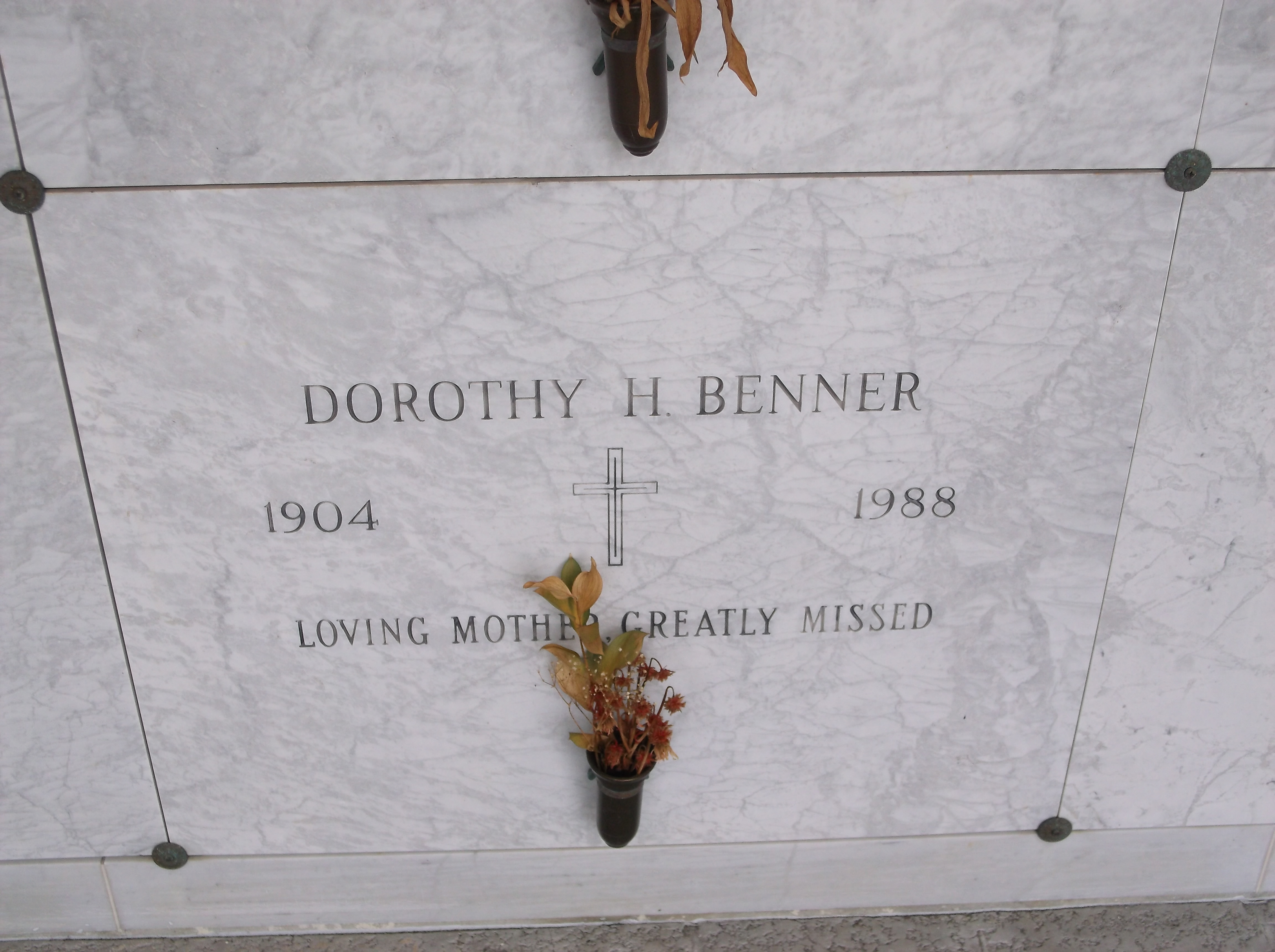 Dorothy H Benner