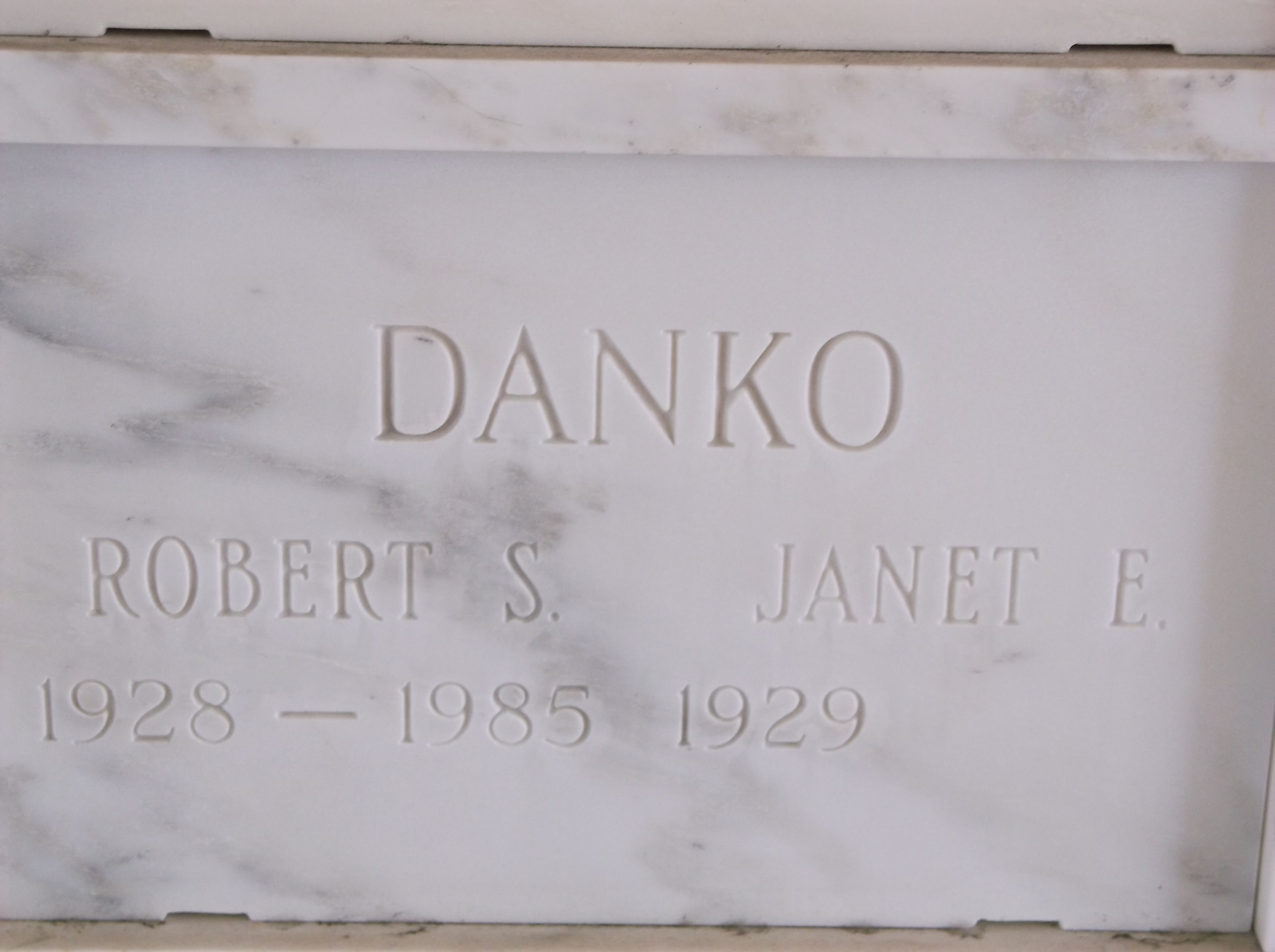 Janet E Danko